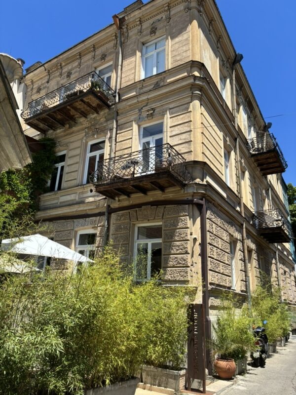 Unfound Door, an elegant hotel with an excellent restaurant